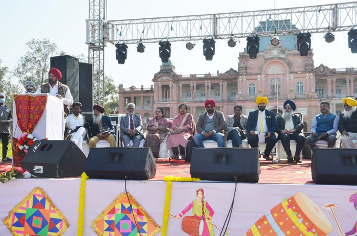 पंजाब सरकार द्वारा आयोजित विरासत मेले में पंजाब के मशहूर शायरों ने शायरी का परचम लहराया --- कंवर इकबाल सिंह